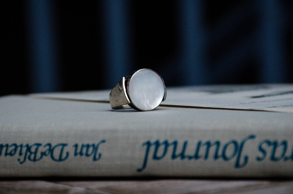 Vintage Mother of Pearl & Obsidian Spinner Signet Ring