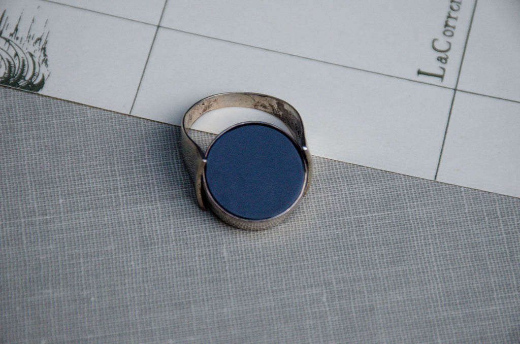 Vintage Mother of Pearl & Obsidian Spinner Signet Ring